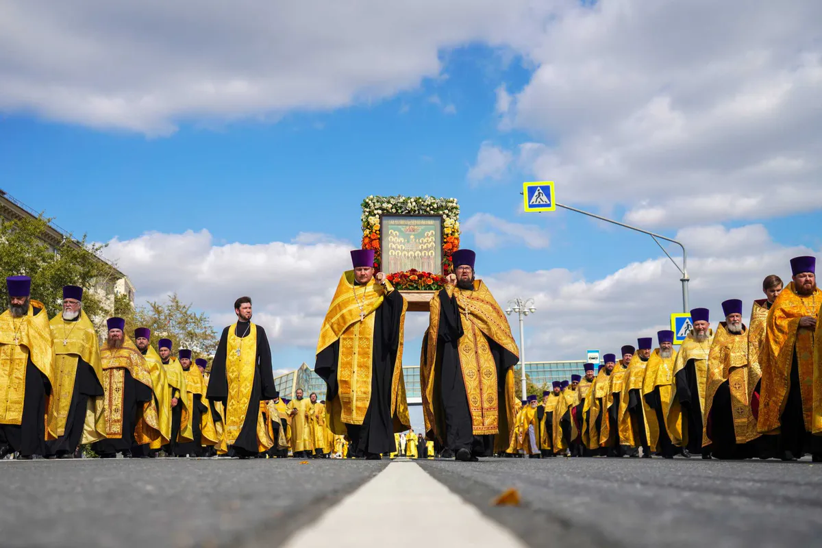 Святыня во главе крестного хода 2025 года